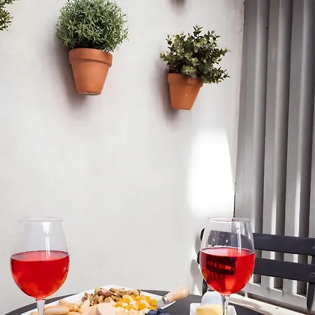 Appartement Free Parking! Only 2min Walk To Center! *